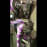 बीन कैंडी के लिए स्वचालित मैकेनिकल ग्रेन्युल अनाज पैकिंग मशीन